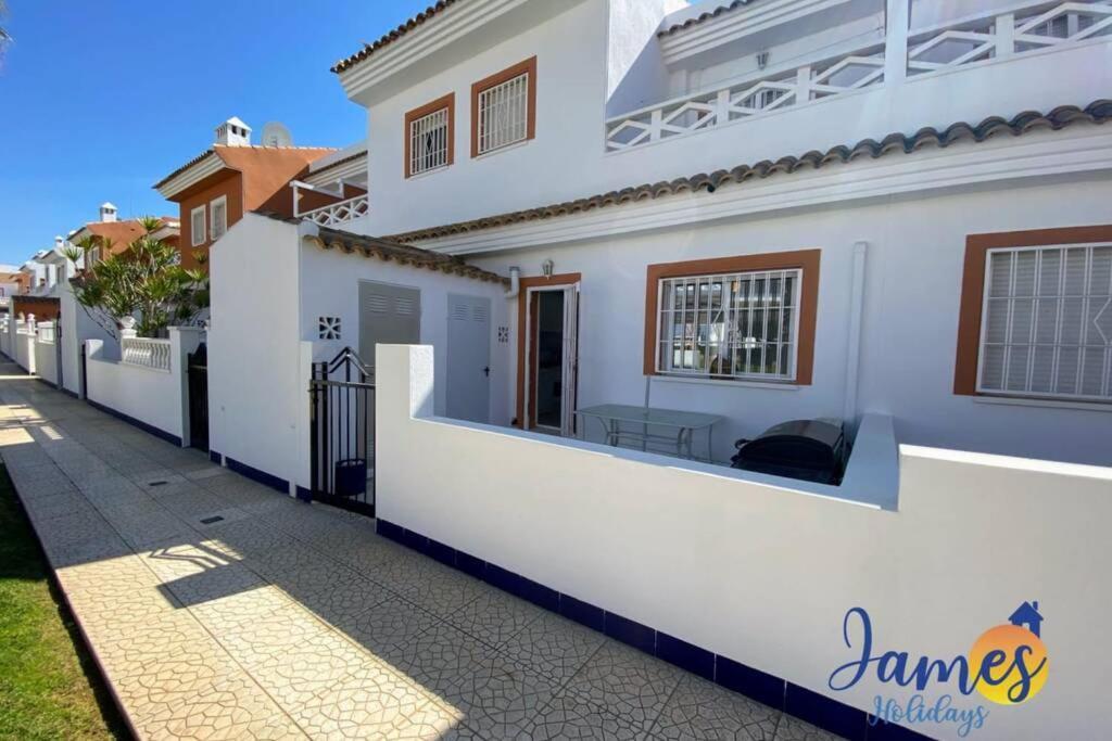 Laguna Townhouse Overlooking Communal Pool Lom01 سيوداد كيسادا المظهر الخارجي الصورة